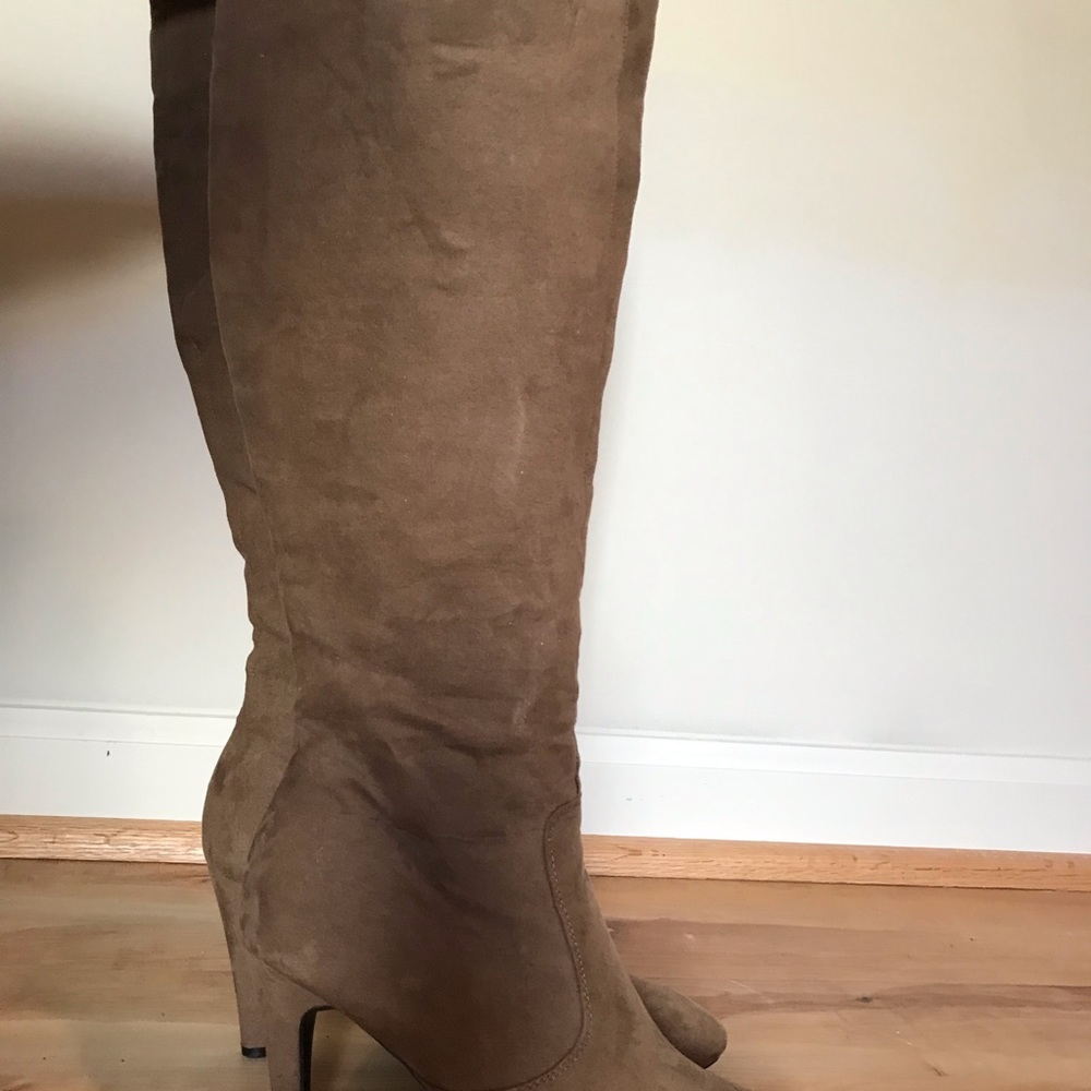 Tan, suede, high-heeled boots - Picture 3 of 4